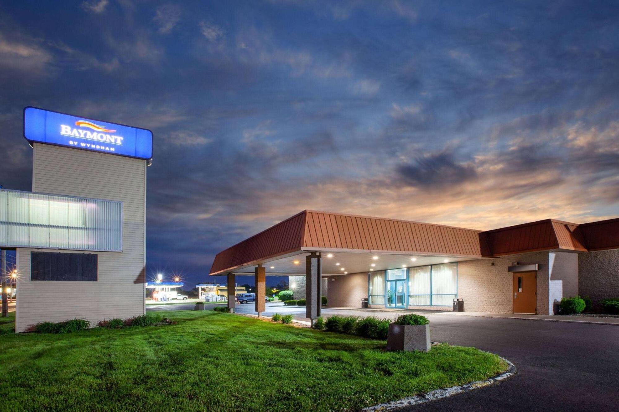 Motel Baymont By Wyndham Northwood Exterior foto